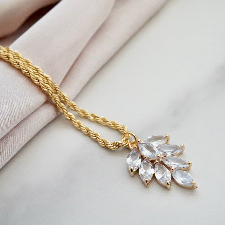 Gold Leaf Rope Chain Necklace