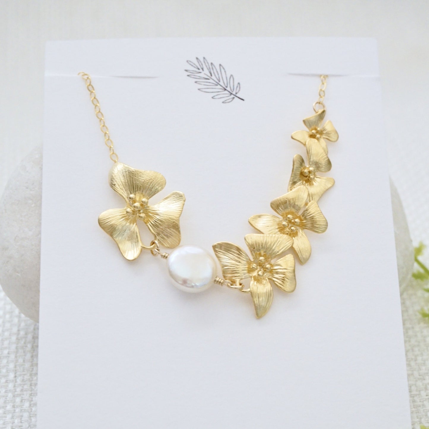 Gold Necklace with pearl