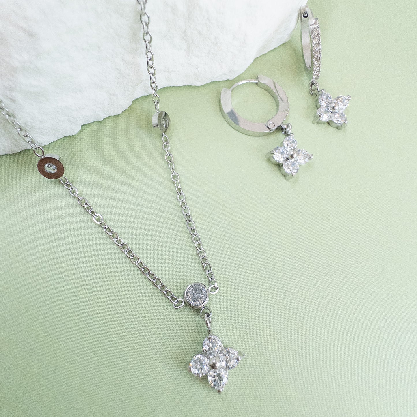 Twinkle Star Necklace