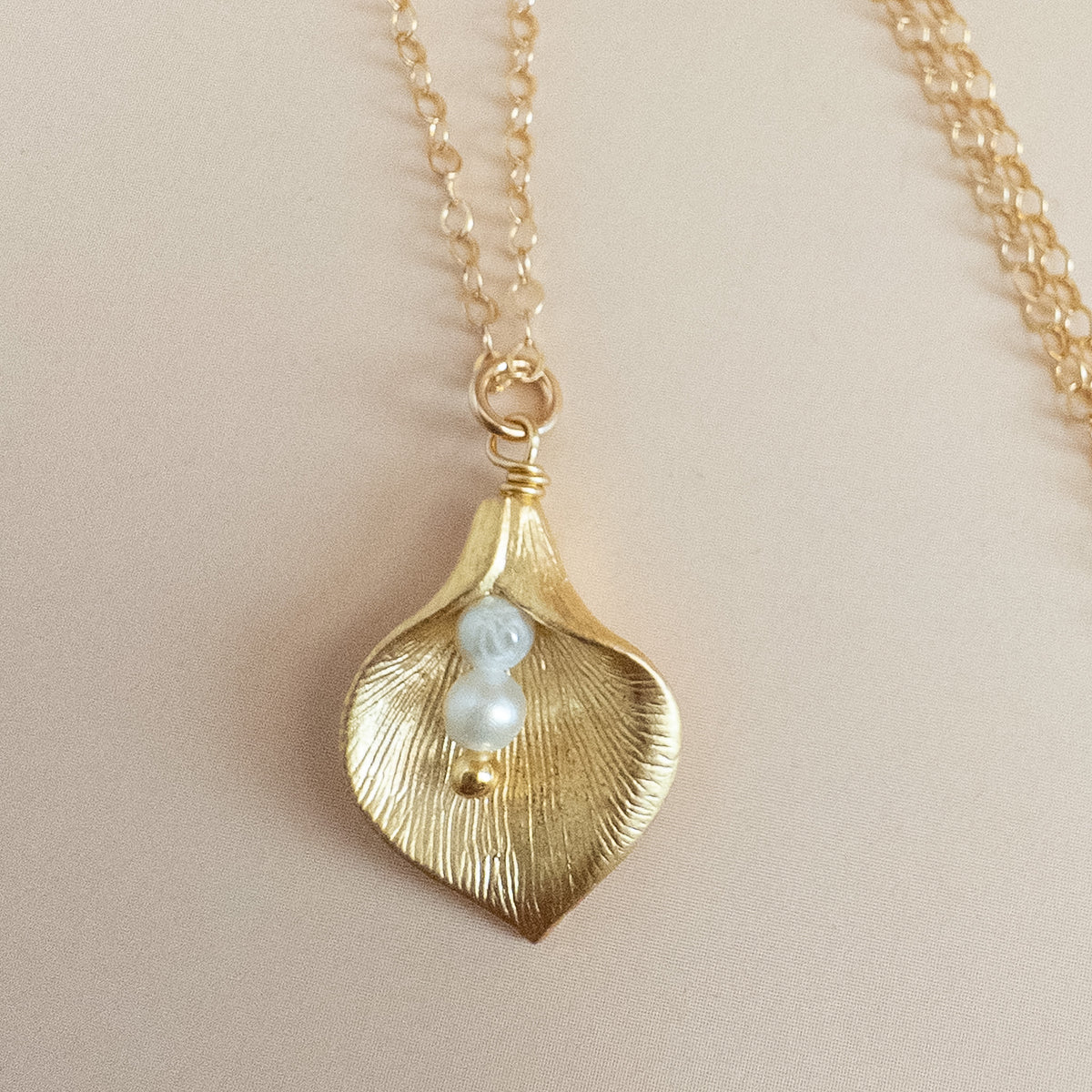 calla lily pendant necklace