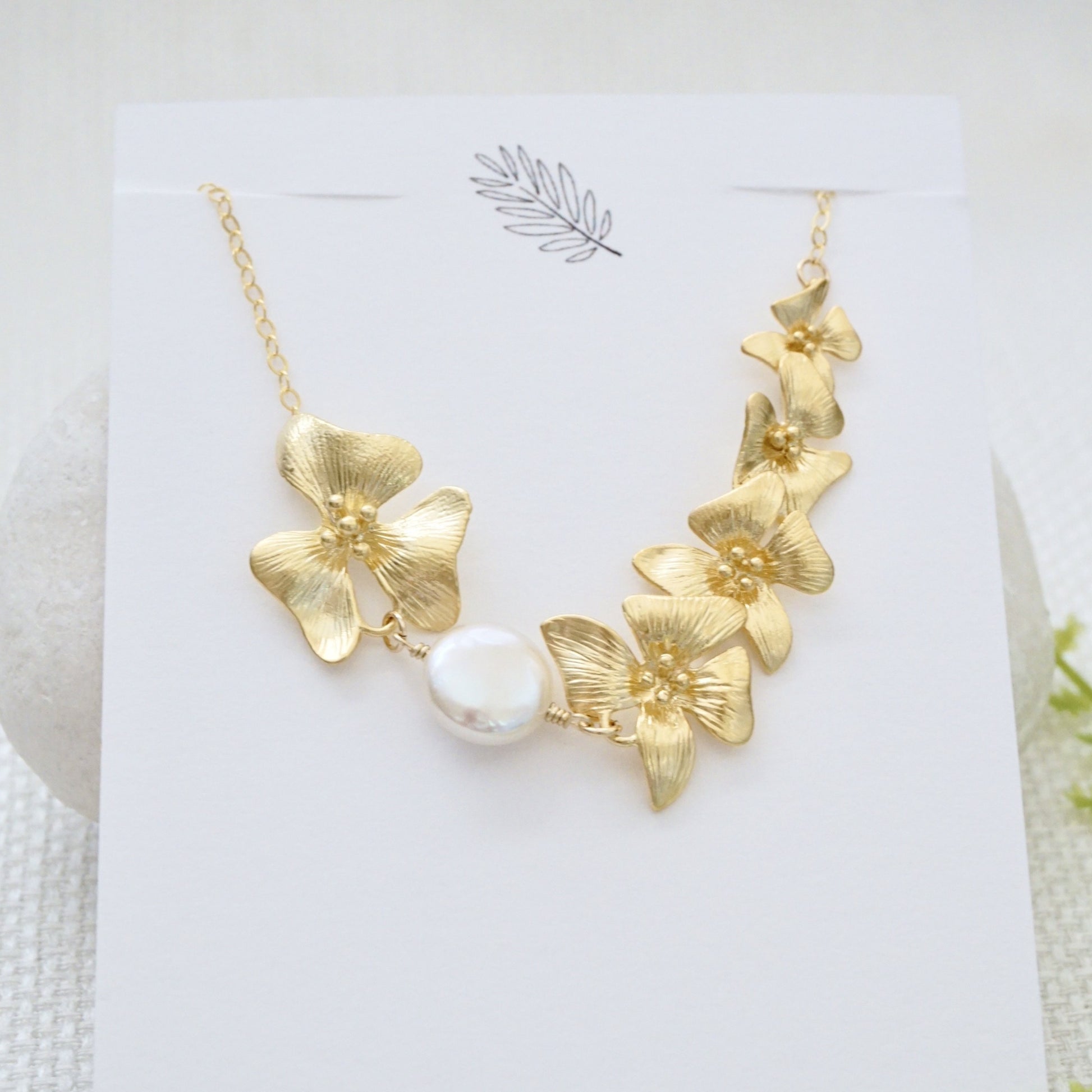 Gold Necklace with pearl