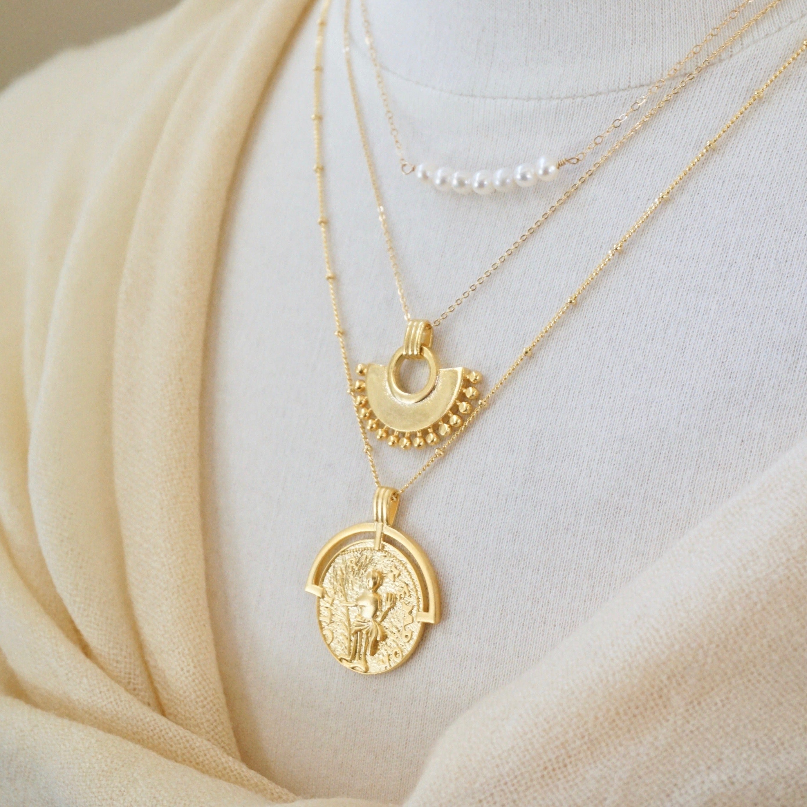 DREAMJWELL - Gold tone mulla muttu - Lakshmi coin designer necklace dj –  dreamjwell